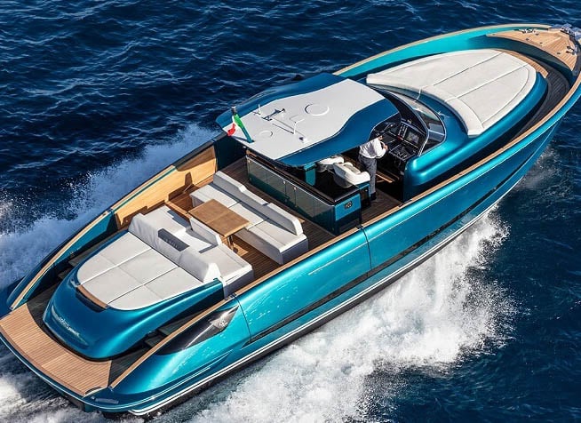 44-Solaris-Yacht-cropped-no-water-12