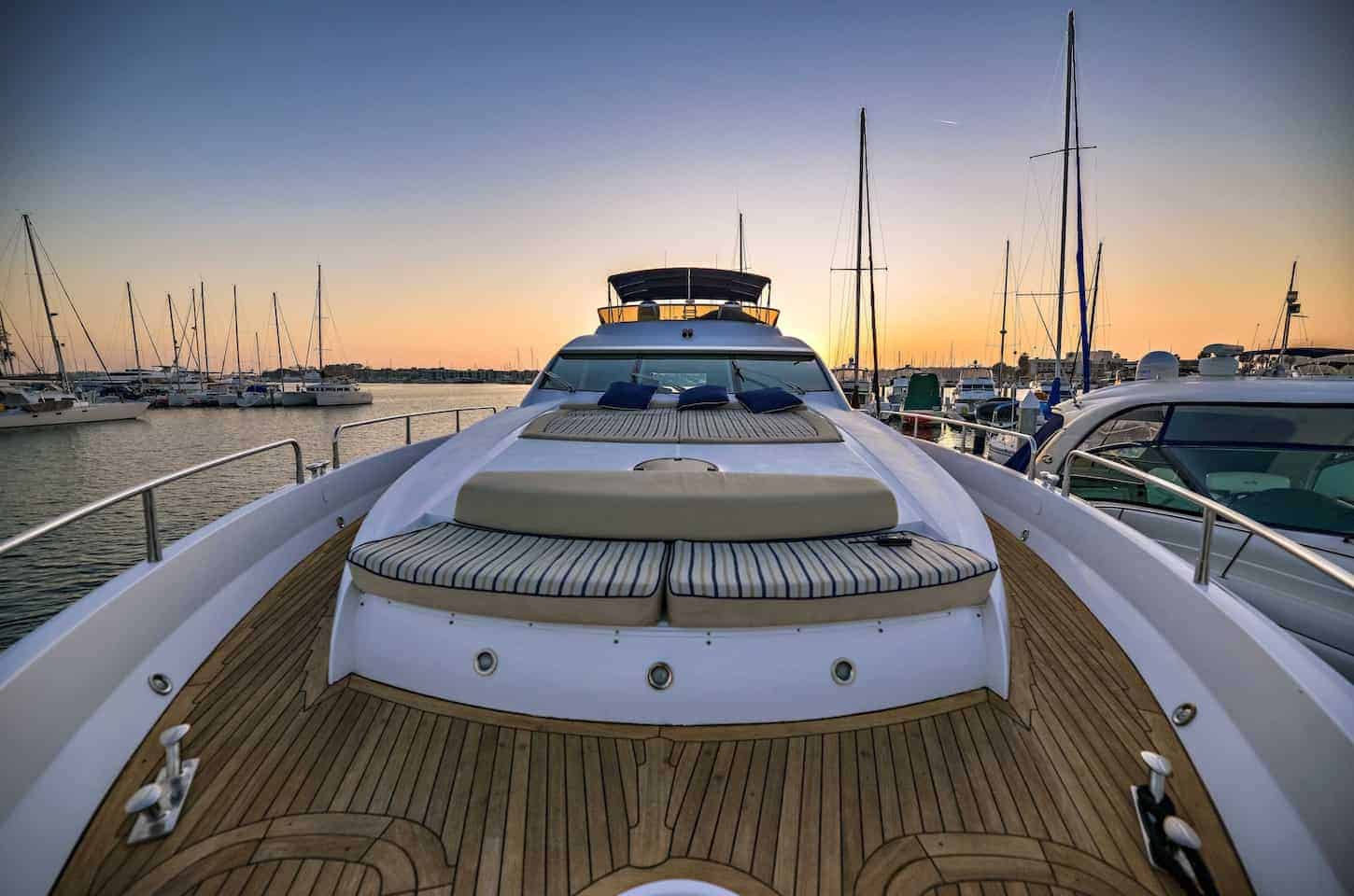 82' SUNSEEKER FLY - Delray Image 3