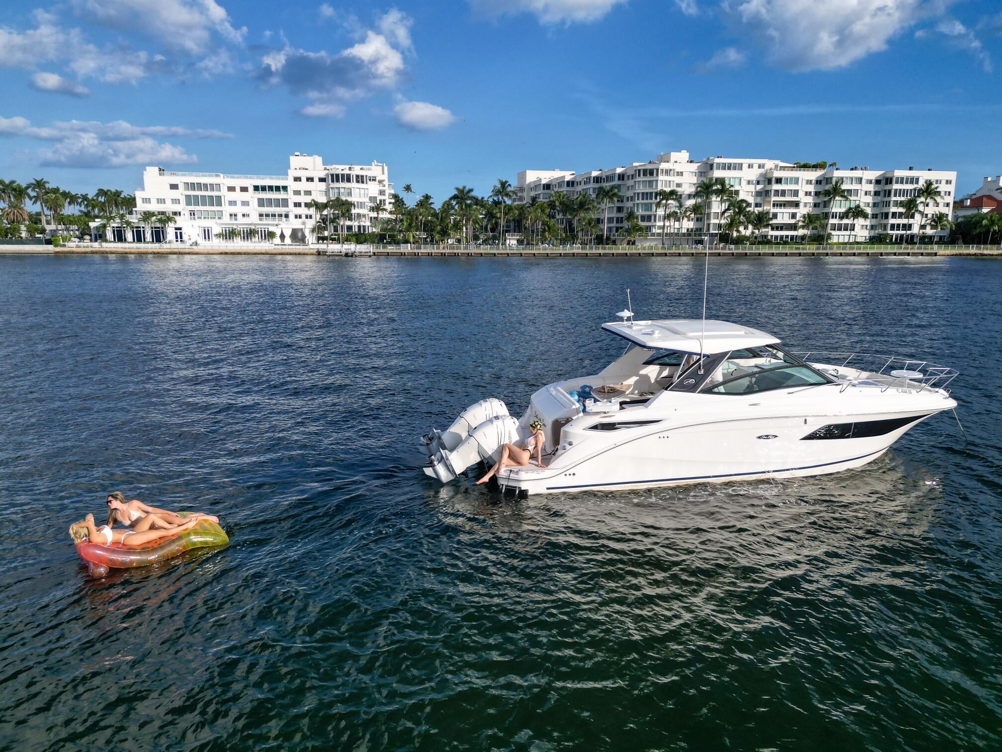 32' 2020 Sea Ray Sundancer - Delray Image 3