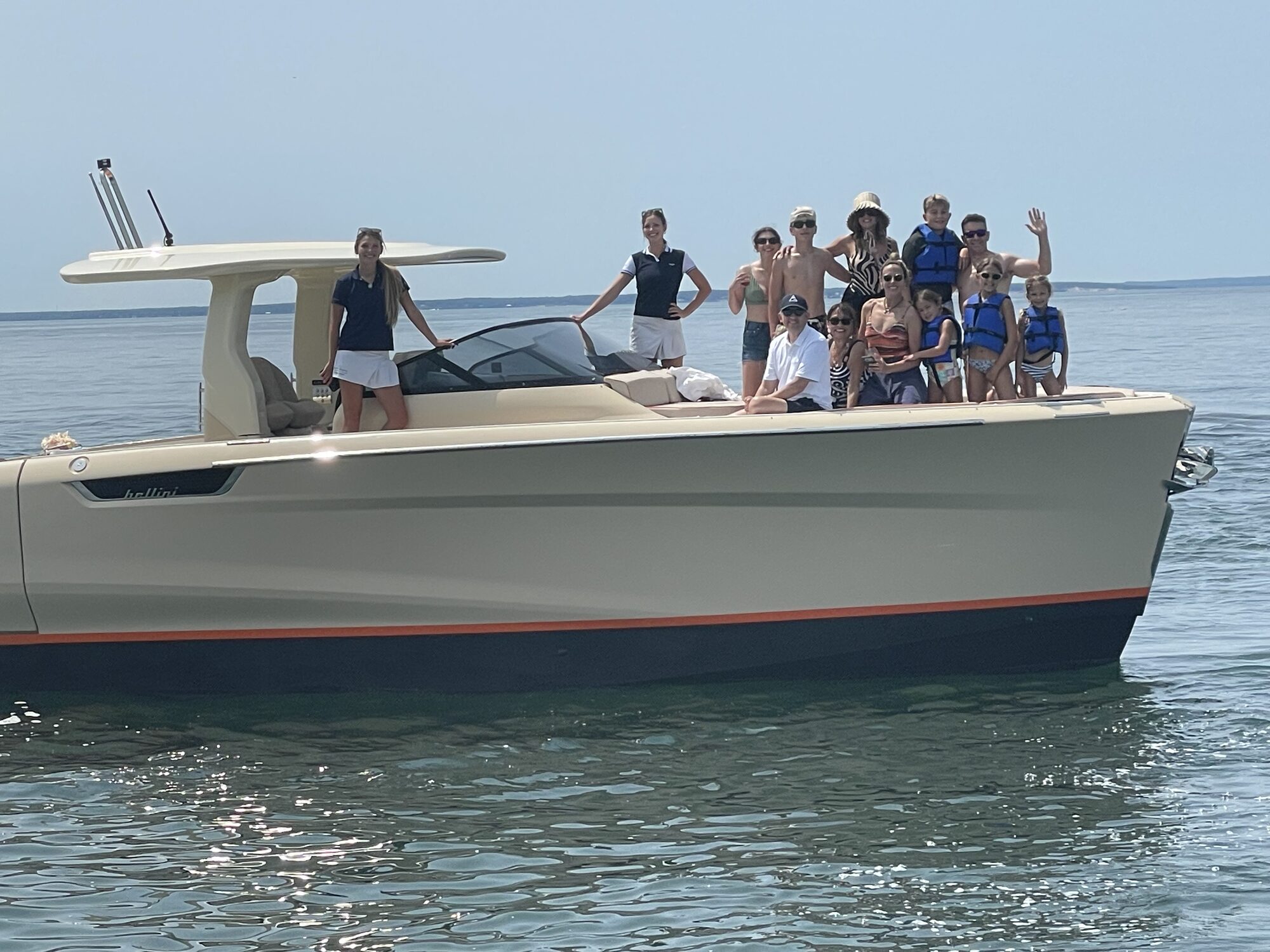 yh-2026-center-console-at-the-sandbar