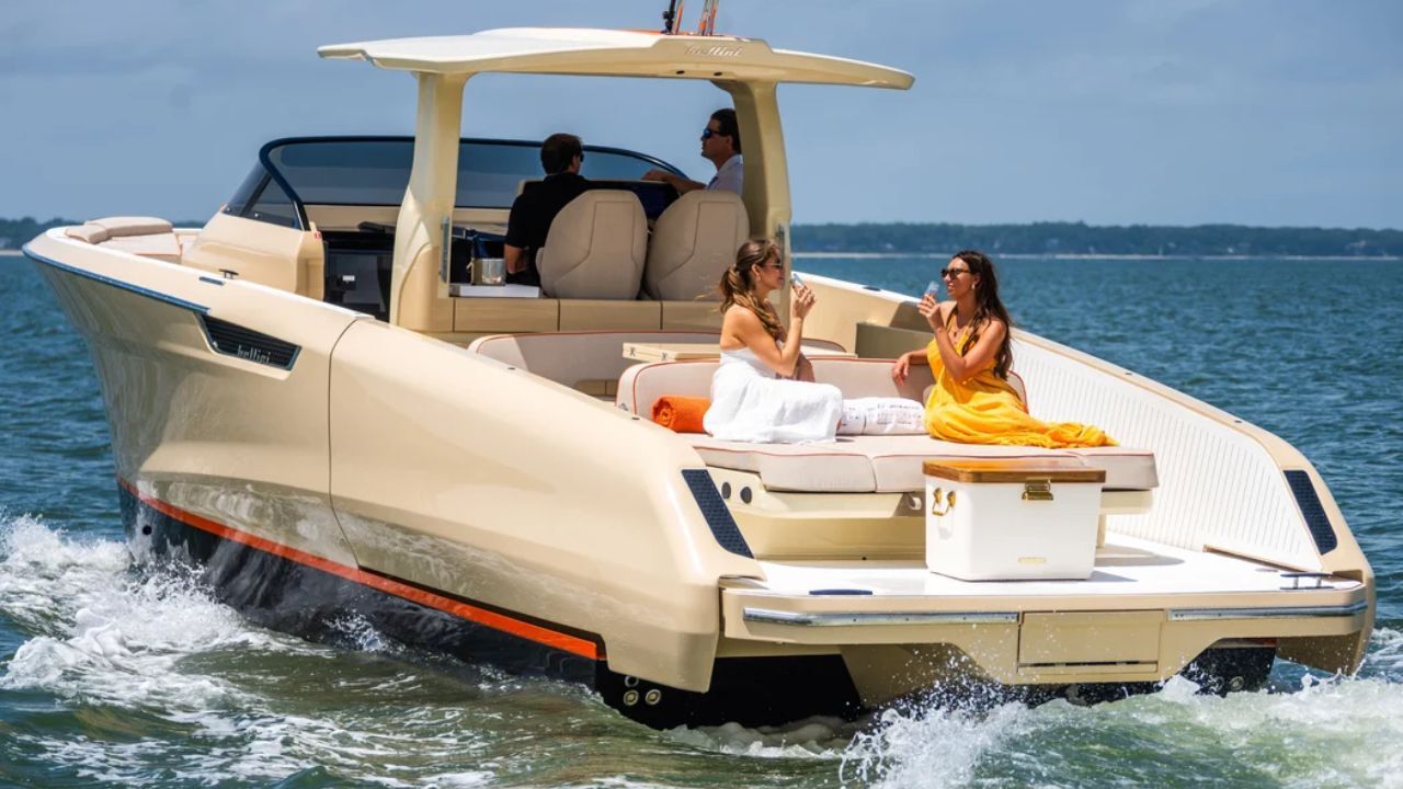 What Are the Best Palm Beach Bachelorette Party Ideas on a Luxury Boat?