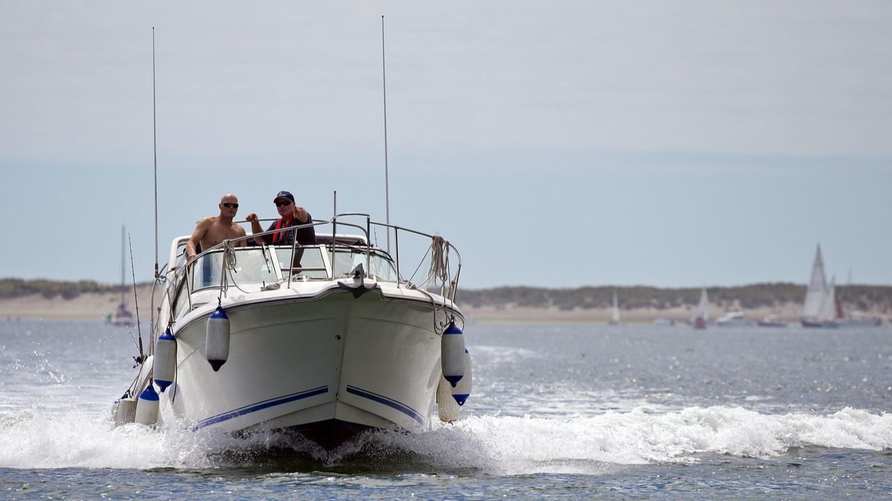 What Is a Bow Rider Boat? South Florida Day Guide