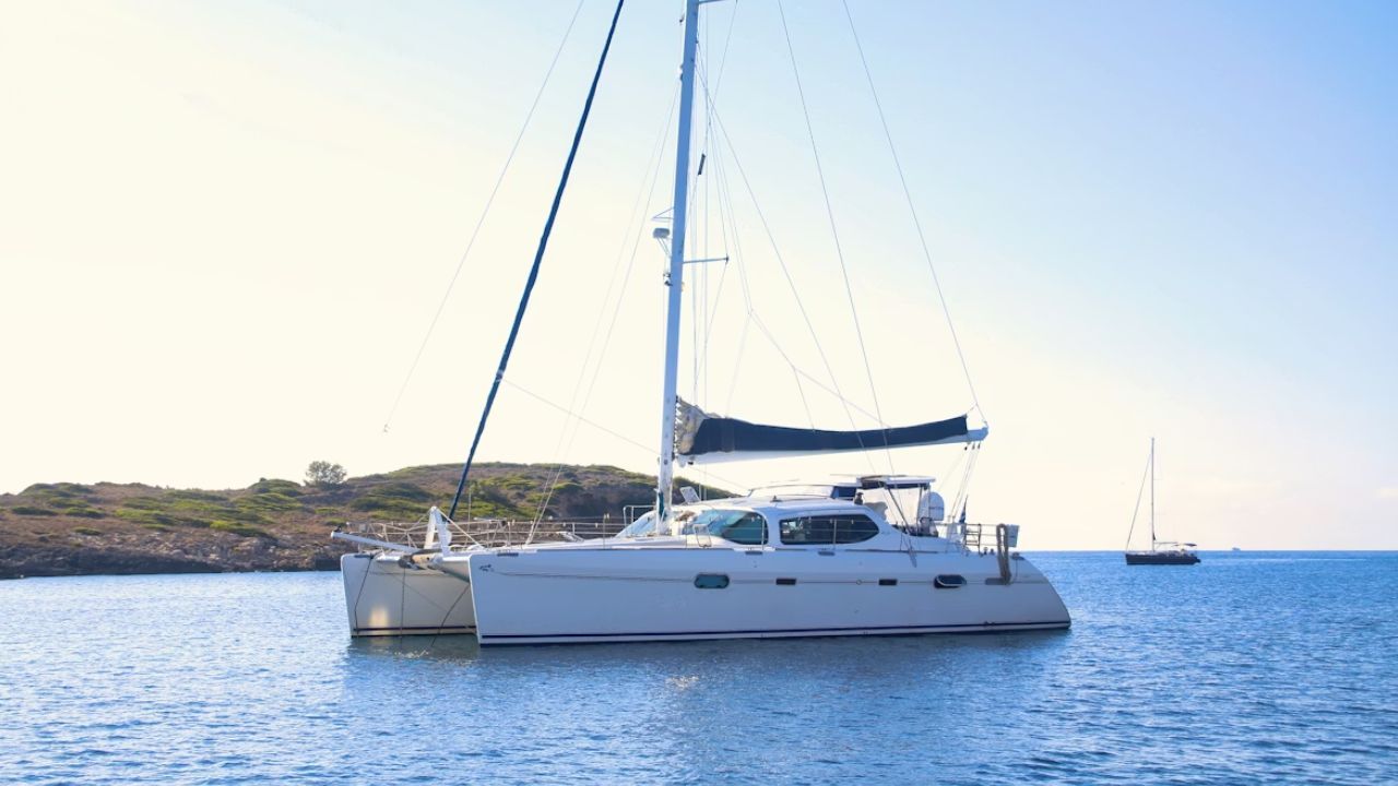 catamaran-vs-yacht-for-groups-delray-beach