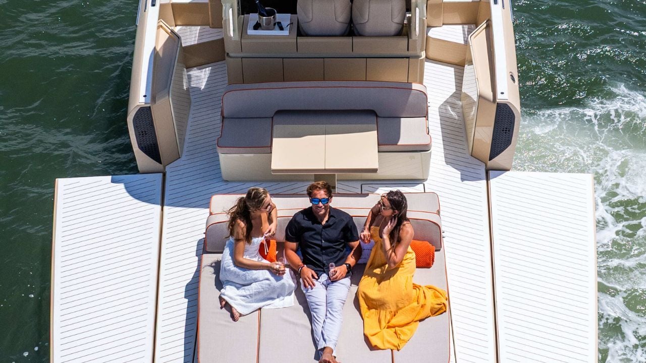 What Team Outing Ideas use luxury yachts for building collaboration and celebrating milestones?