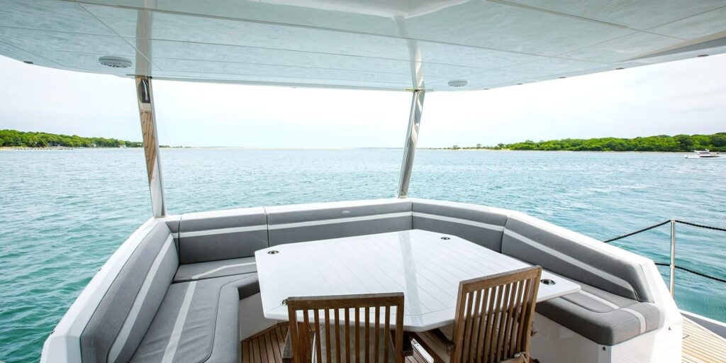 68 Galeon Yacht Seating